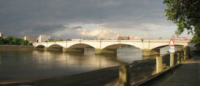 Late evening at Putney Bridge.