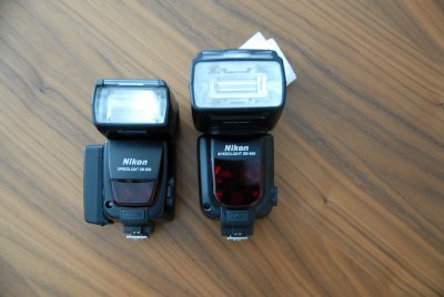 Nikon SB-800 next to SB-900 (c)Oliver