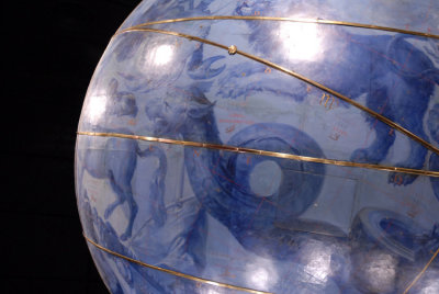 October 2006 - The white Night  - Bibliothque Franois Mitterrand 75013 Globe terrestre de J.B Corneille