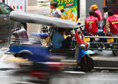 Fast moving traffic (not the Tuk Tuk)