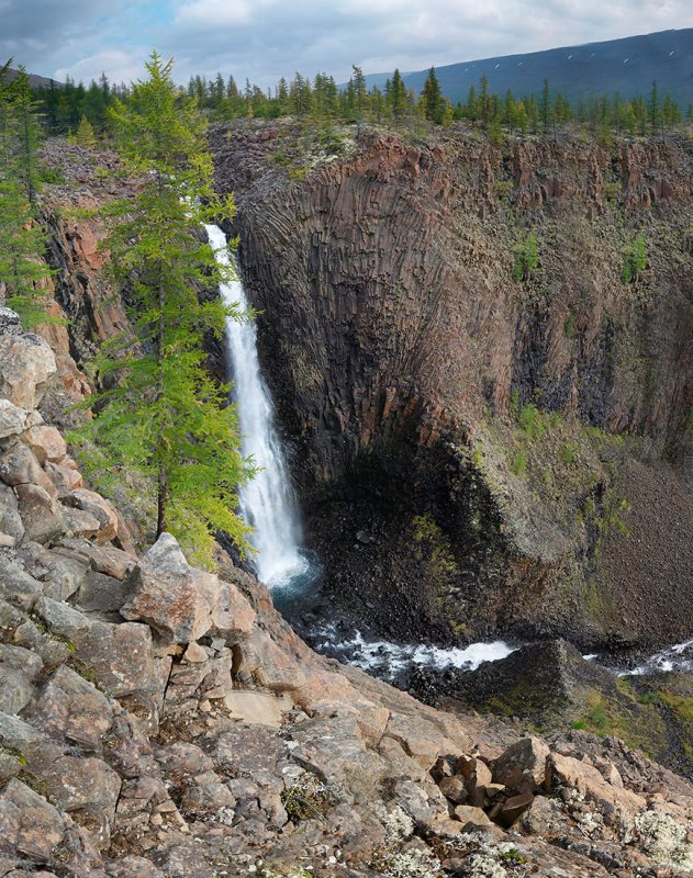 unnamed waterfall ~30 meters high