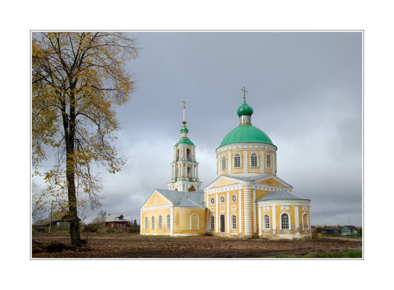 07.10.2006 - church in small village in Yaroslavl regn