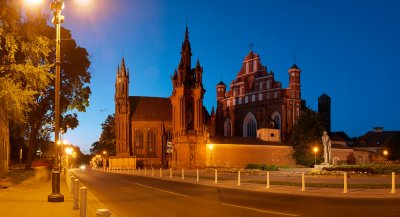 Lithuania, Vilnius, St. Annes Church and Bernardine Church