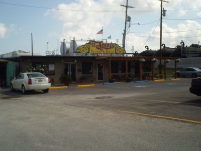 Restaurant and pumping station by 17th Street Canal
