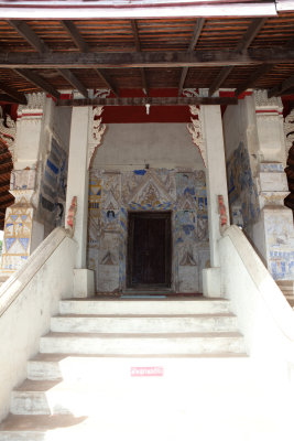 the entrance of wat chaisri templecs3.JPG