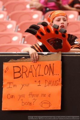 Browns fan with Braylon Edwards sign
