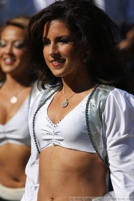 Oakland Raiders cheerleader