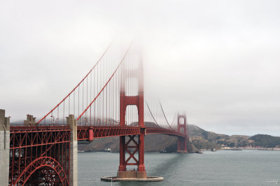 Golden Gate - rolling fog over the bridge
