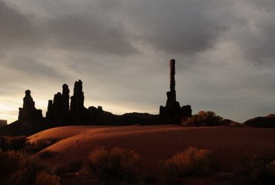 The Totem Poles - Dawn over Monument Valley