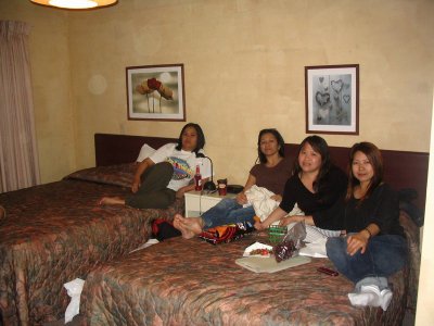 eto ang room namin...aka kitchenette