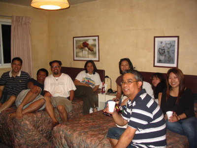 sige...pigilan ang antok...walang gustong umuwi talaga