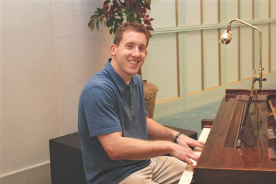 CR playing the piano
