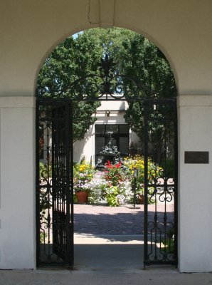 Entrance to War Memorial Garden