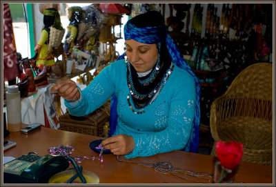 A craftswoman in Camlihemsin