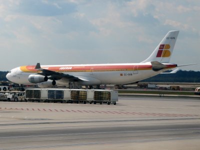 Another angle on the Iberia A340.jpg