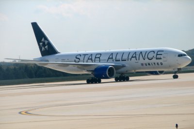 Interesting angle on a United 777 with Star Alliance colors