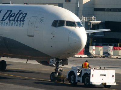 Delta 767 on the move
