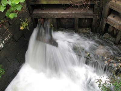An opening in the lock gate