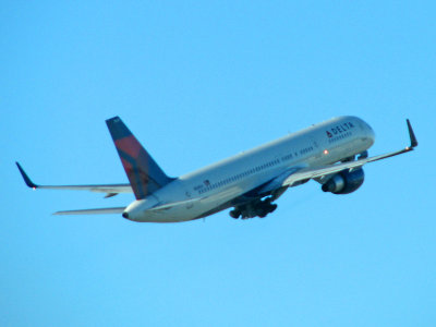 Delta 757 in the air