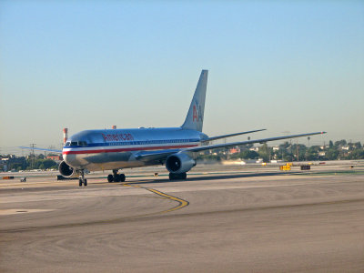 American 767 turns for the gate