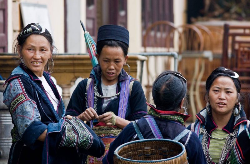 Black Hmong women in Sapa