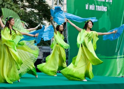 Dance performance as part of a large environmental action festival 
