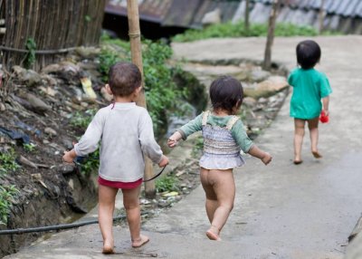 Northern Vietnam: Hmong kids at play in Cat Cat village