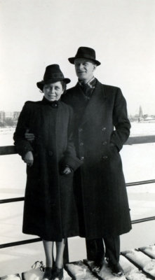 Jan Leferink and wife Jetty on the pier in Arnhem