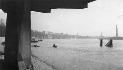 The swollen Rhine and the destroyed pier near 'Rijnpaviljoen' Arnhem