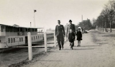 A stroll along the Rhine with our new Dad at Onderlangs