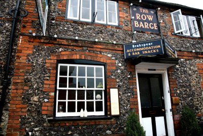Henley's Row Barge Pub.jpg
