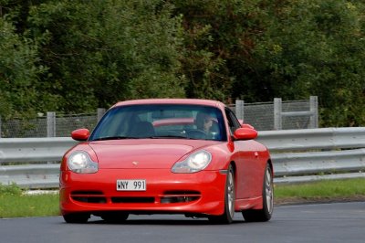 Porsche 996 lapping the ring