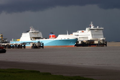 Maersk Voyager and Stena Traveller 
