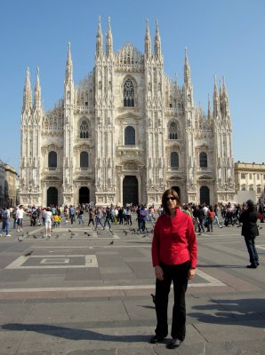 Deb in Piazza Duomo Milan