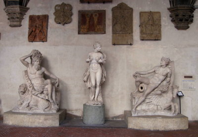 Bargello Courtyard Sculpture Group 001