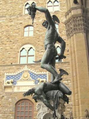 Cellini's Perseus with Palazzo Vecchio