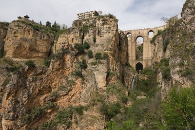 The New Bridge (1793) across the Tajo gorge links the 'old' and 'new' parts of the city