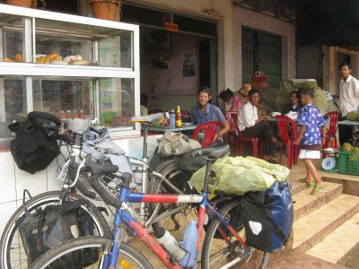 Lunch time!  We met another spanish cyclist here who was a purist- no buses or ferries.  (We were planning on taking the ferry)