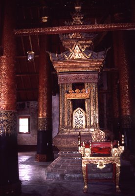 Wat Pumin Wiharn:  Interior