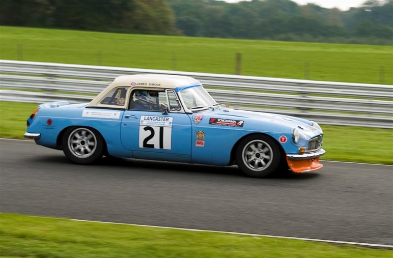 MGB Roadster @ Oulton Park