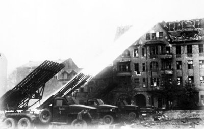 Russian_artillery_fire_in_Berlin.jpg