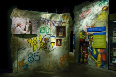 Berlin Wall (1961-1989)