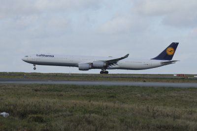 Lufthansa Airbus A340-600 D-AIHS
