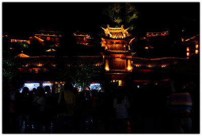 LiJiang square at night