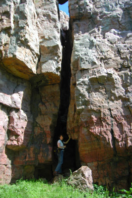 Crack in the cliffs, Blue Mound SP