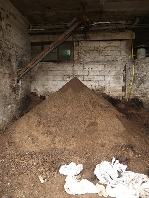 olive pulp pile2.JPG