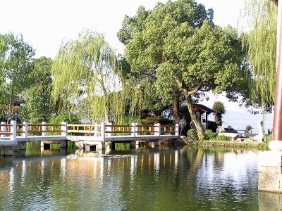 Hangzhou lake island17.JPG