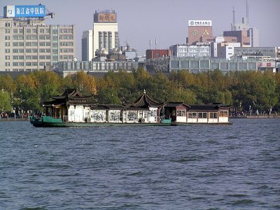 Hangzhou lake1.JPG