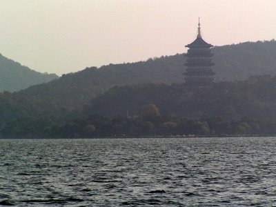 Hangzhou lake3.JPG