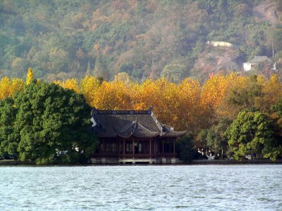 Hangzhou lake5.JPG